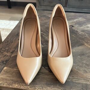 Elegant Tan Women's Pumps